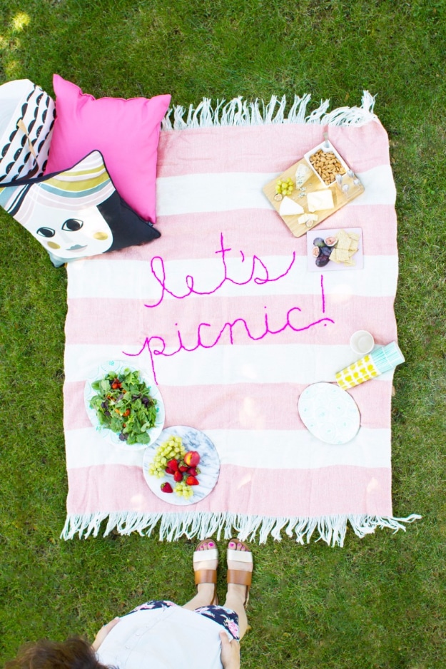 DIY Blankets and Throws - DIY Giant Embroidery Picnic Blanket - How To Make Easy Home Decor and Warm Covers for Women, Kids, Teens and Adults - Fleece, Knit, No Sew and Easy Projects to Make for Bed and Sofa 