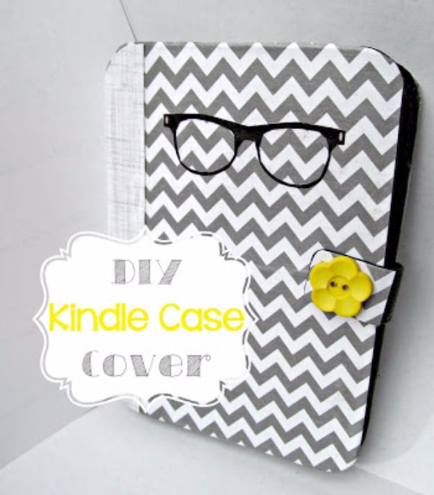 Cool DIY Teacher Gifts - DIY Kindle Case Cover - Cheap and Easy Presents and DIY Gift Ideas for Teachers at Christmas, End of Year, First Day and Birthday - Teacher Appreciation Gifts and Crafts - Cute Mason Jar Ideas and Thoughtful, Unique Gifts from Kids #diygifts #teachersgifts #diyideas #cheapgifts