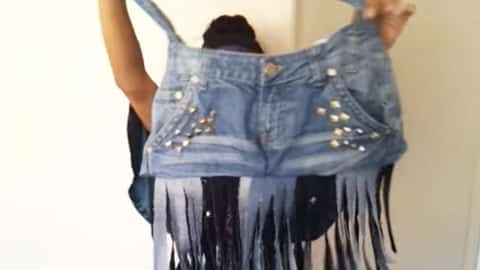 Watch How She Makes An Awesome Denim Fringe Bag From An Old Pair Of Jeans! | DIY Joy Projects and Crafts Ideas