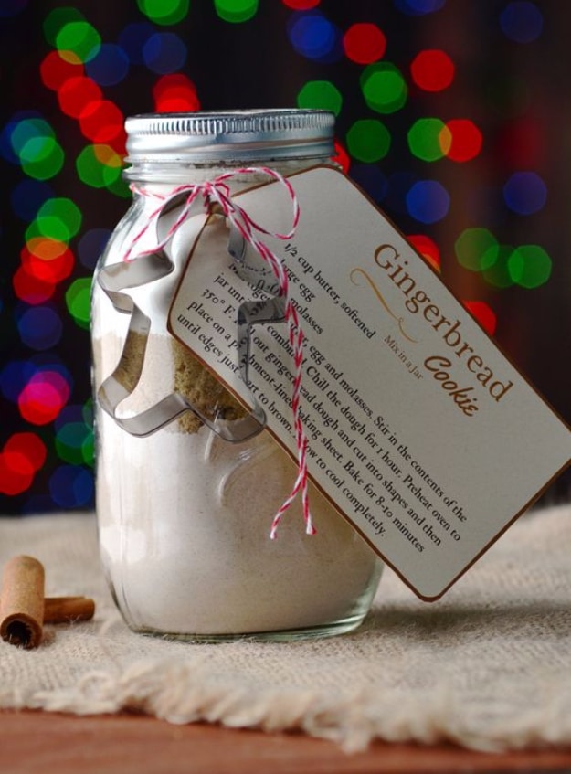 Best Mason Jar Cookies - Gingerbread Cookie Mix In A Jar - Mason Jar Cookie Recipe Mix for Cute Decorated DIY Gifts - Easy Chocolate Chip Recipes, Christmas Presents and Wedding Favors in Mason Jars - Fun Ideas for DIY Parties and Cheap Last Minute Gift Ideas for Friends #diygifts #masonjarcrafts