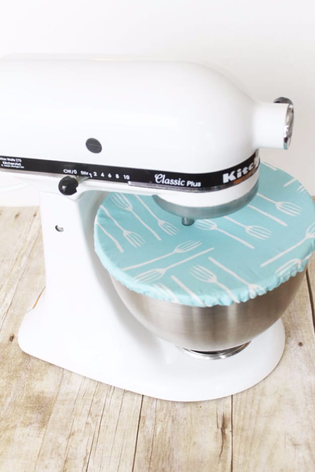 DIY Sewing Projects for the Kitchen - KitchenAid Mixer Bowl Cover - Easy Sewing Tutorials and Patterns for Towels, napkinds, aprons and cool Christmas gifts for friends and family - Rustic, Modern and Creative Home Decor Ideas #sewing 