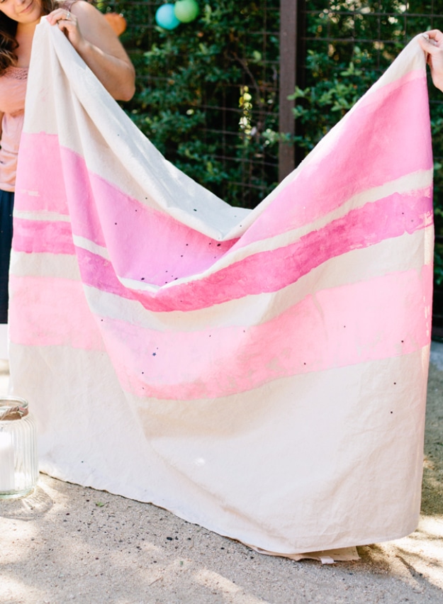 DIY Blankets and Throws - Ombre Pink Blanket - How To Make Easy Home Decor and Warm Covers for Women, Kids, Teens and Adults - Fleece, Knit, No Sew and Easy Projects to Make for Bed and Sofa 