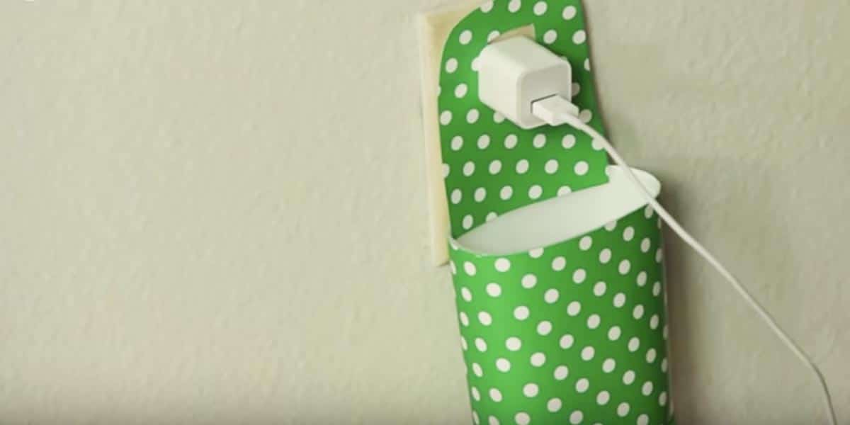 She Shows Us A Super Easy Way To Get Our Phones Off The Floor While Charging Them! | DIY Joy Projects and Crafts Ideas