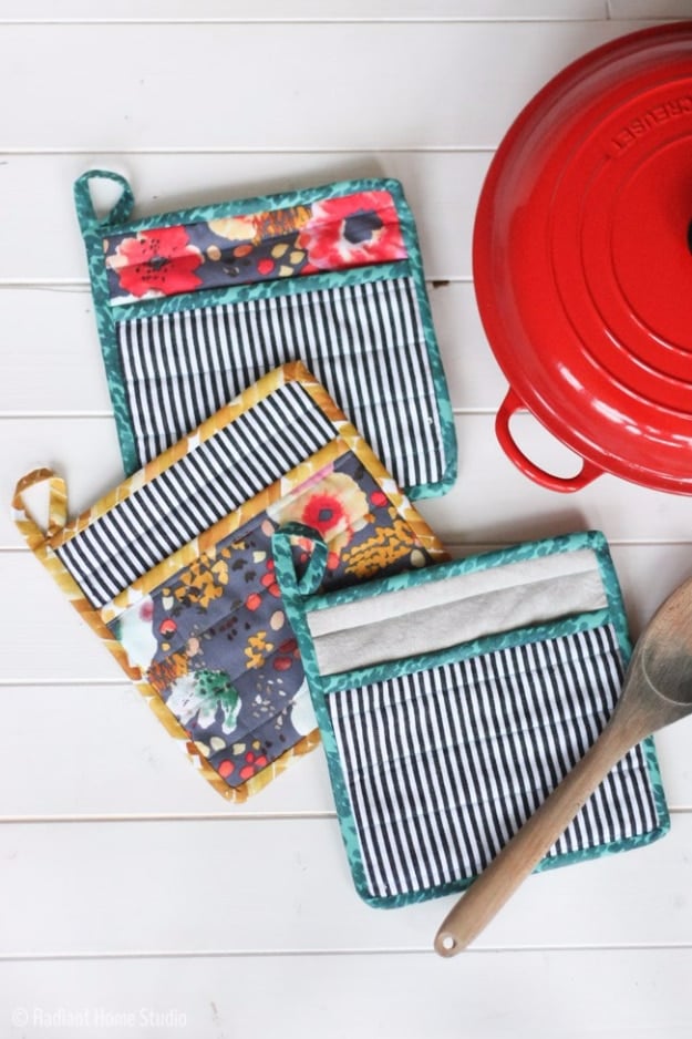 DIY Sewing Projects for the Kitchen - Simple Pot Holder - Easy Sewing Tutorials and Patterns for Towels, napkinds, aprons and cool Christmas gifts for friends and family - Rustic, Modern and Creative Home Decor Ideas #sewing 