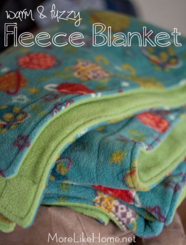 DIY Blankets and Throws - Warm And Fuzzy Fleece Blanket - How To Make Easy Home Decor and Warm Covers for Women, Kids, Teens and Adults - Fleece, Knit, No Sew and Easy Projects to Make for Bed and Sofa 