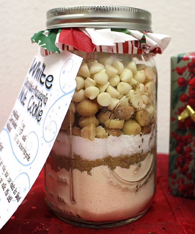 Best Mason Jar Cookies - White Chocolate Macadamia Nut Cookies In A Jar - Mason Jar Cookie Recipe Mix for Cute Decorated DIY Gifts - Easy Chocolate Chip Recipes, Christmas Presents and Wedding Favors in Mason Jars - Fun Ideas for DIY Parties and Cheap Last Minute Gift Ideas for Friends #diygifts #masonjarcrafts