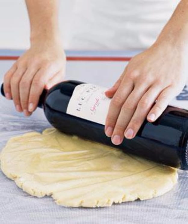 Best Baking Hacks - Wine Bottle As Rolling Pin - DIY Cooking Tips and Tricks for Baking Recipes - Quick Ways to Bake Cake, Cupcakes, Desserts and Cookies - Kitchen Lifehacks for Bakers 