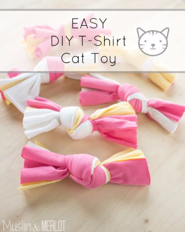 DIY Cat Hacks - Easy DIY T-Shirt Cat Toy - Tips and Tricks Ideas for Cat Beds and Toys, Homemade Remedies for Fleas and Scratching - Do It Yourself Cat Treat Recips, Food and Gear for Your Pet - Cool Gifts for Cats 