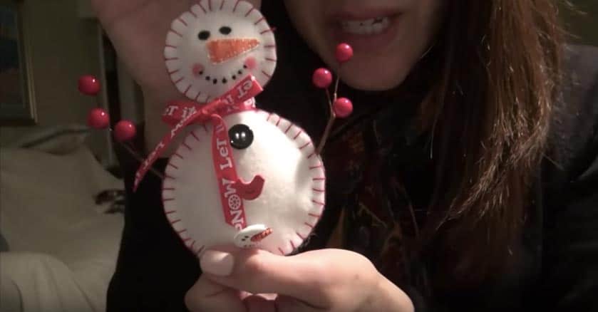 Watch How This Whispering Gal Makes This Absolutely Adorable Snowman! | DIY Joy Projects and Crafts Ideas