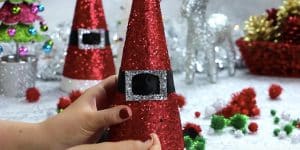 She Makes Some Super Cool Christmas Decorations That Only Take Minutes!