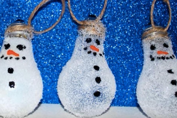 DIY Snowman Lightbulb Christmas Ornaments