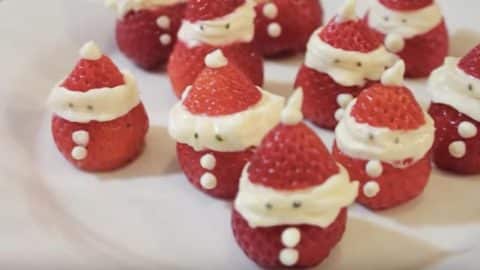 She Makes The Most Precious Strawberry Santas For All Her Grand Christmas Festivities (Watch!) | DIY Joy Projects and Crafts Ideas