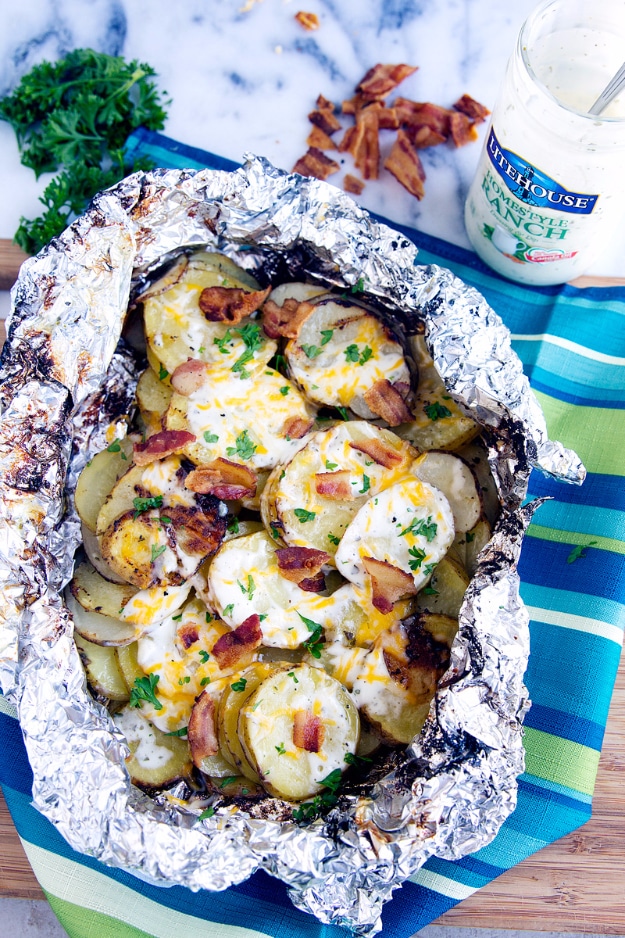 DIY Tin Foil Camping Recipes - Bacon Ranch Grilled Potatoes - Tin Foil Dinners, Ideas for Camping Trips healthy Easy Make Ahead Recipe Ideas for the Campfire. Breakfast, Lunch, Dinner and Dessert, #recipes #camping