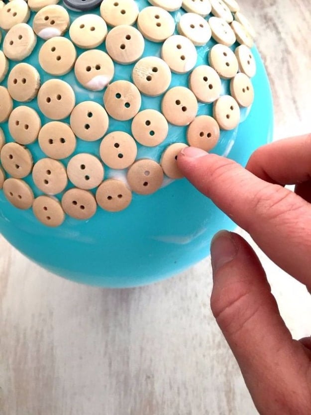 DIY Projects and Crafts Made With Buttons - DIY Button Dish - Easy and Quick Projects You Can Make With Buttons - Cool and Creative Crafts, Sewing Ideas and Homemade Gifts for Women, Teens, Kids and Friends - Home Decor, Fashion and Cheap, Inexpensive Fun Things to Make on A Budget 