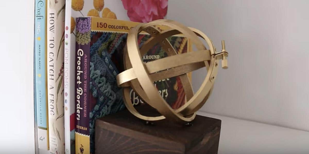 Watch How They Make This Super Cool Bookend Out Of Embroidery Hoops! | DIY Joy Projects and Crafts Ideas