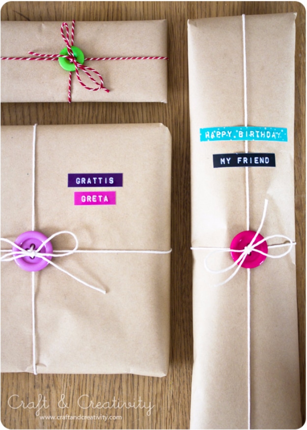 DIY Projects and Crafts Made With Buttons - Gift Wrap With Buttons - Easy and Quick Projects You Can Make With Buttons - Cool and Creative Crafts, Sewing Ideas and Homemade Gifts for Women, Teens, Kids and Friends - Home Decor, Fashion and Cheap, Inexpensive Fun Things to Make on A Budget 