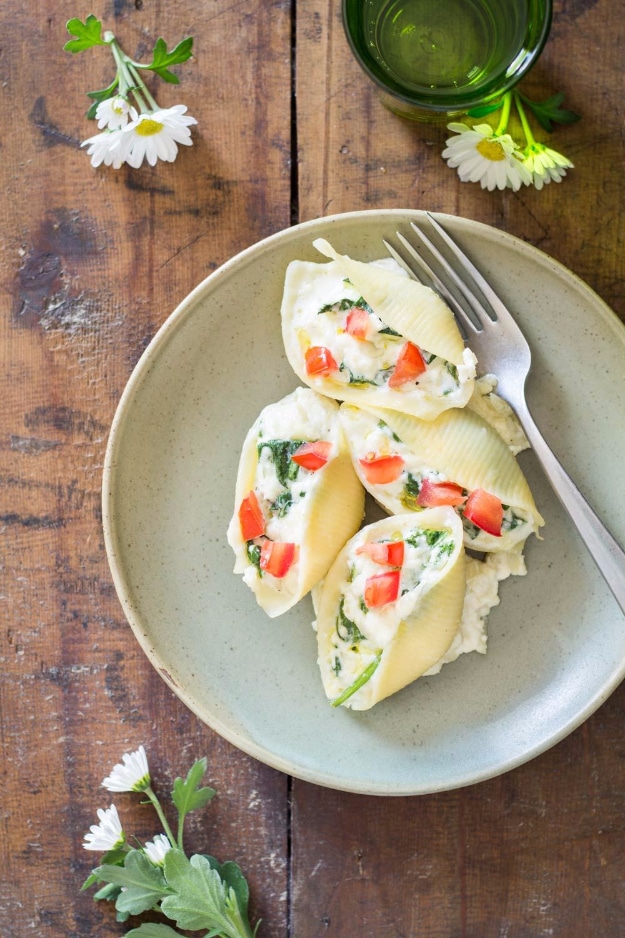 Quick and Healthy Dinner Recipes - Spinach Ricotta Stuffed Shells - Easy and Fast Recipe Ideas for Dinners at Home - Chicken, Beef, Ground Meat, Pasta and Vegetarian Options - Cheap Dinner Ideas for Family, for Two , for Last Minute Cooking #recipes #healthyrecipes