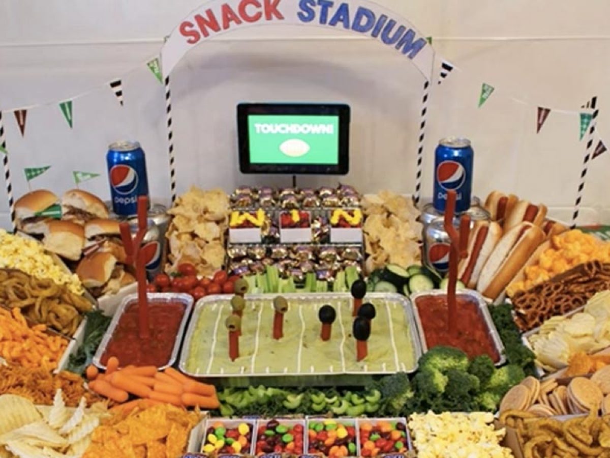 How to host a winning Super Bowl party: Food, drinks, decor