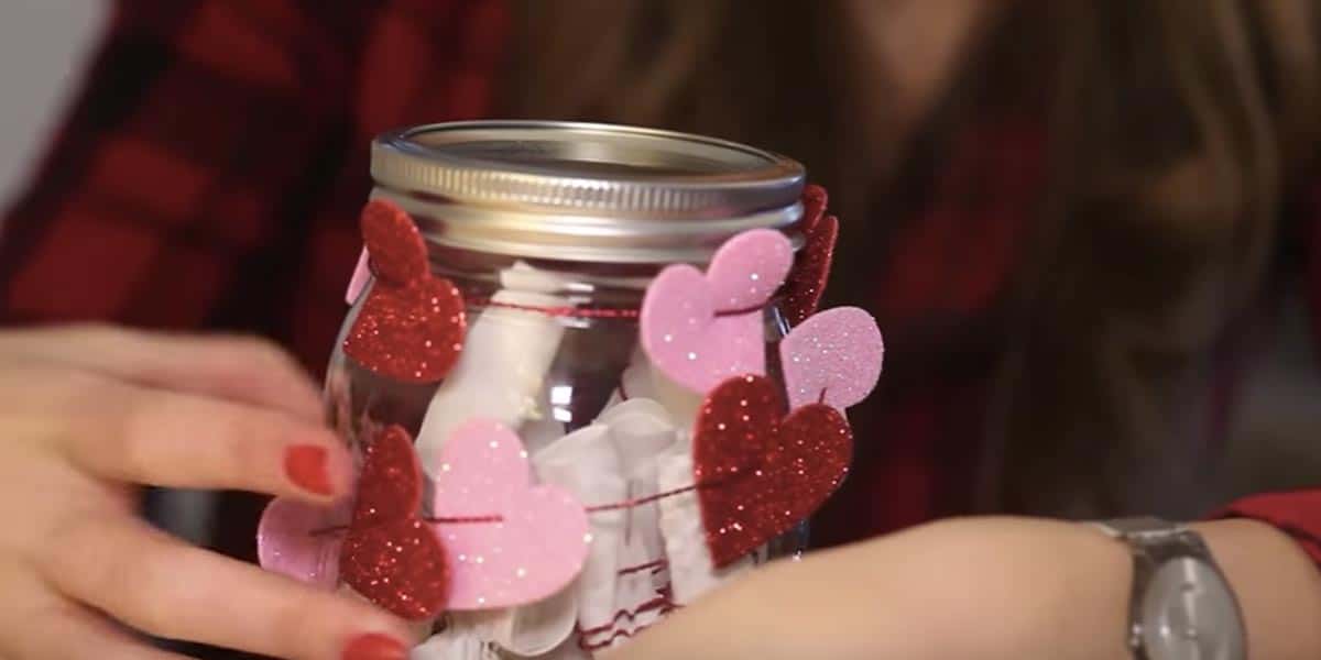 She Decorates A Mason Jar With Sparkling Hearts But What’s Inside Is The Best Surprise Of All! | DIY Joy Projects and Crafts Ideas