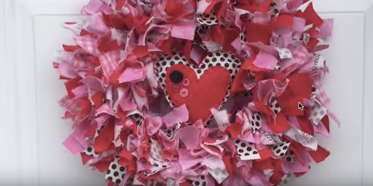 She Uses Her Left Over Scraps To Make This Absolutely Darling Valentines Day Wreath! | DIY Joy Projects and Crafts Ideas