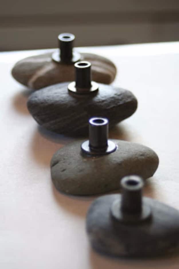 Pebble and Stone Crafts - DIY Pebble And Cabinet Knobs - DIY Ideas Using Rocks, Stones and Pebble Art - Mosaics, Craft Projects, Home Decor, Furniture and DIY Gifts You Can Make On A Budget #crafts