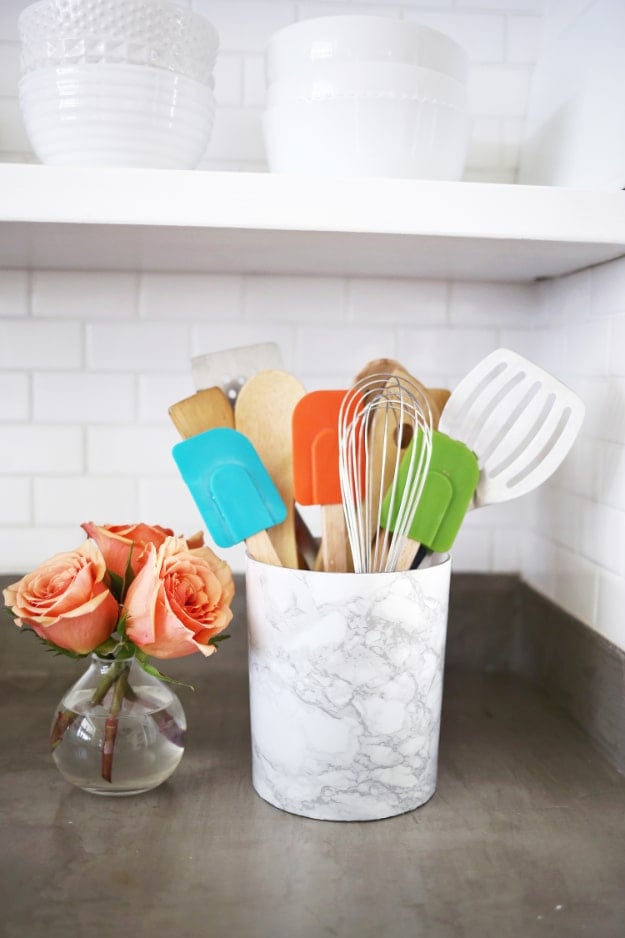 DIY Faux Marble Ideas - Easy Marble Utensil Holder DIY - Easy Crafts and DIY Projects With Faux Marbling Tutorials - Paint and Decorate Home Decor, Creative DIY Gifts and Office Accessories 