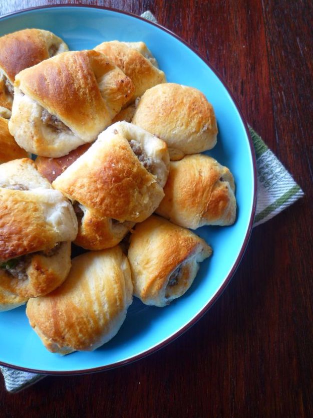 Best Crescent Roll Recipes - Easy To Make Sausage And Cream Cheese Crescents - Easy Homemade Dinner Recipe Ideas With Cresent Rolls, Breakfast, Snack, Appetizers and Dessert - With Chicken and Ground Beef, Hot Dogs, Pizza, Garlic Taco, Sweet Desserts #recipes
