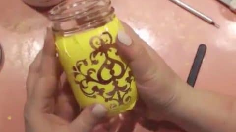 What Is She Doing To This Mason Jar? HINT: It’s For Sewing! | DIY Joy Projects and Crafts Ideas