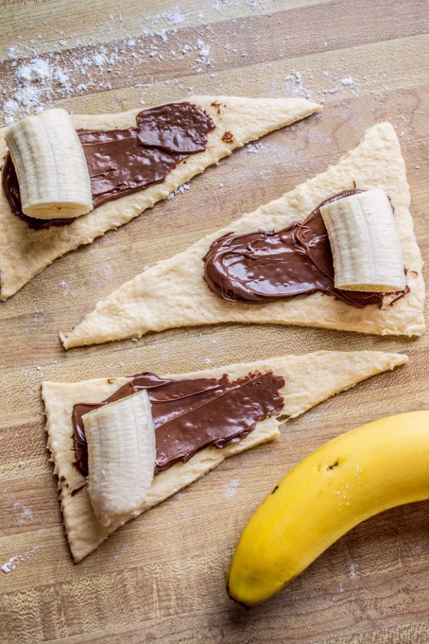 Best Crescent Roll Recipes - Nutella and Banana Stuffed Crescent Rolls - Easy Homemade Dinner Recipe Ideas With Cresent Rolls, Breakfast, Snack, Appetizers and Dessert - With Chicken and Ground Beef, Hot Dogs, Pizza, Garlic Taco, Sweet Desserts #recipes