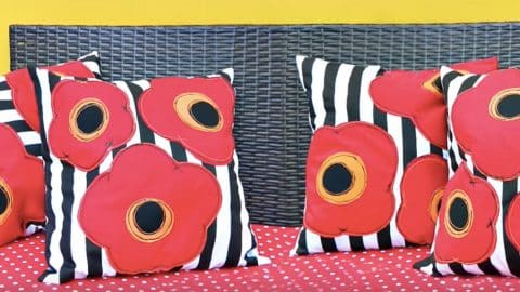 Marvelous And Stunning Poppy Pillows You Must Have To Make A Room Pop With Color! | DIY Joy Projects and Crafts Ideas