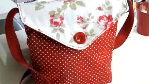 Sewing Tutorial: Reversible Carry All Messenger Bag | DIY Joy Projects and Crafts Ideas