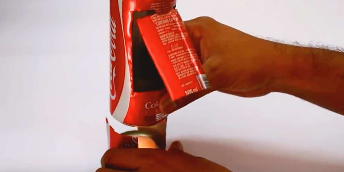 You can make a popcorn machine out of Coca-Cola cans.