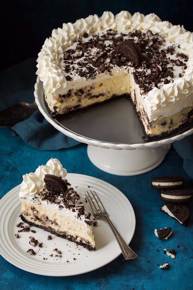 Best Cheesecake Recipes - Cookies ‘N Cream Cheesecake - Easy and Quick Recipe Ideas for Cheesecakes and Desserts - Chocolate, Simple Plain Classic, New York, Mini, Oreo, Lemon, Raspberry and Quick No Bake - Step by Step Instructions and Tutorials for Yummy Dessert 
