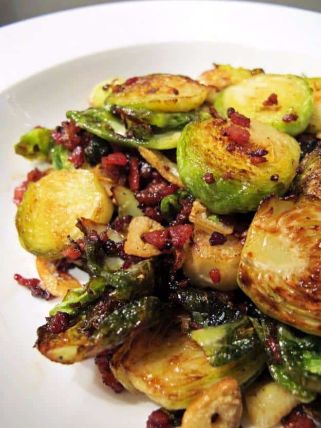 Best Brussel Sprout Recipes - Crispy Brussels Sprouts with Bacon and Garlic - Easy and Quick Delicious Ideas for Making Brussel Sprouts With Bacon, Roasted, Creamy, Healthy, Baked, Sauteed, Crockpot, Grilled, Shredded and Salad Recipe Ideas #recipes