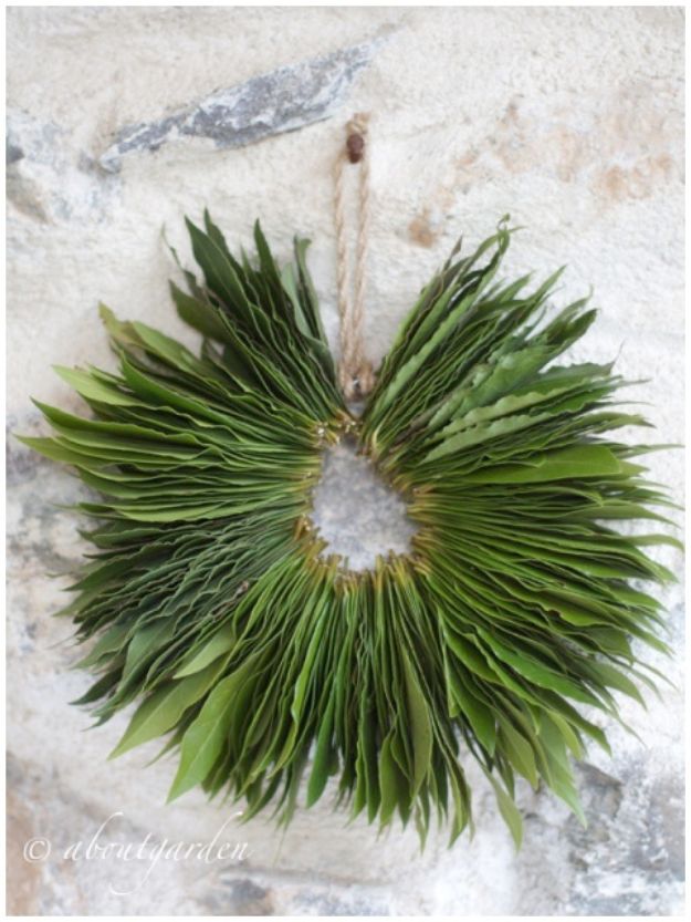DIY Ideas with Dried Herbs - DIY Laurel Wreath - Creative Home Decor With Easy Step by Step Tutorials for Making Herb Crafts, Projects and Recipes - Cool DIY Gift Ideas and Cheap Homemade Gifts - DIY Projects and Crafts by DIY JOY #diy #herbs #gifts