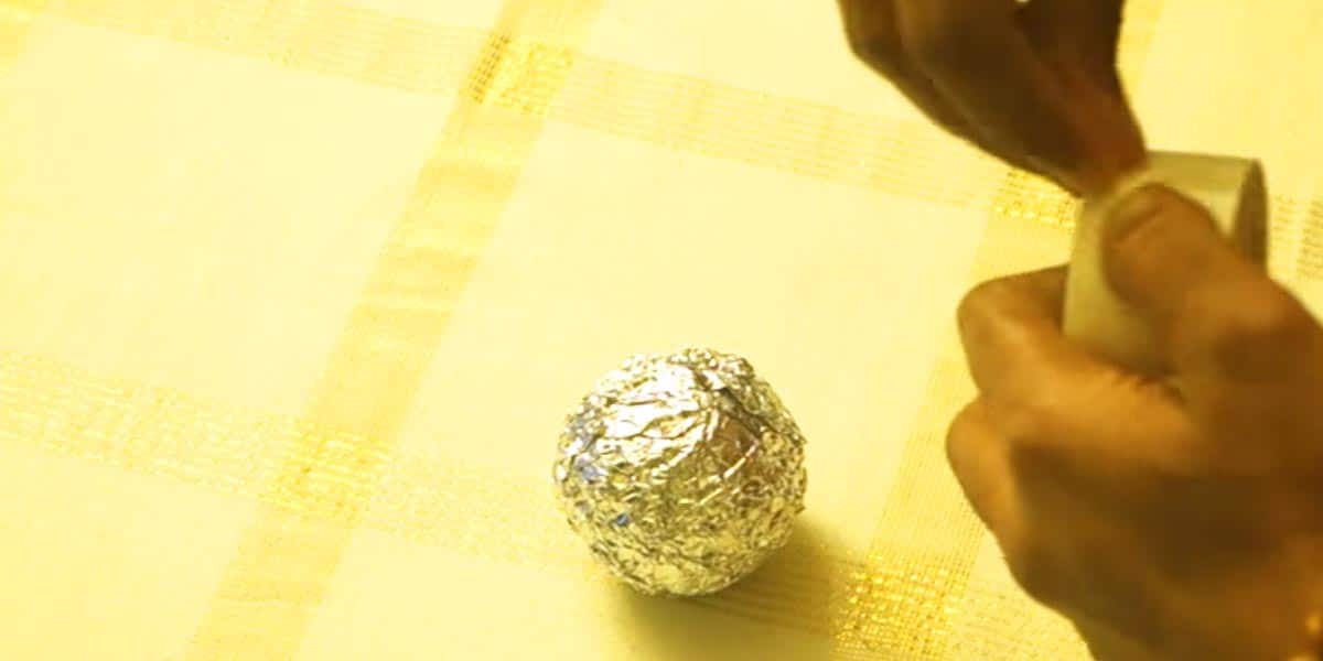 She Rolls Aluminum Foil Into Balls Then What She Adds Next Makes A Beautiful Addition To Your Decor! | DIY Joy Projects and Crafts Ideas