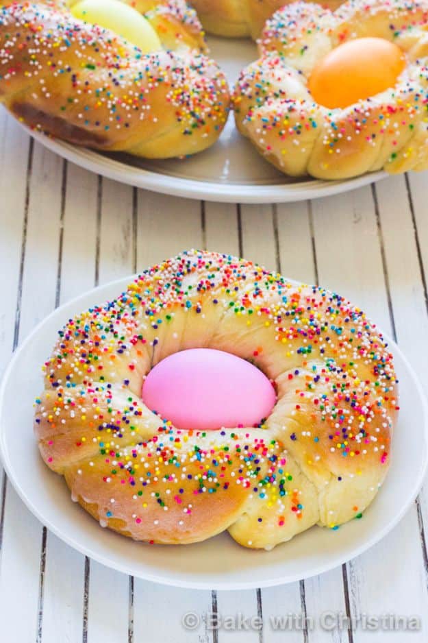 Best Easter Dinner Recipes - Italian Easter Bread - Easy Recipe Ideas for Easter Dinners and Holiday Meals for Families - Side Dishes, Slow Cooker Recipe Tutorials, Main Courses, Traditional Meat, Vegetable and Dessert Ideas - Desserts, Pies, Cakes, Ham and Beef, Lamb - DIY Projects and Crafts by DIY JOY 