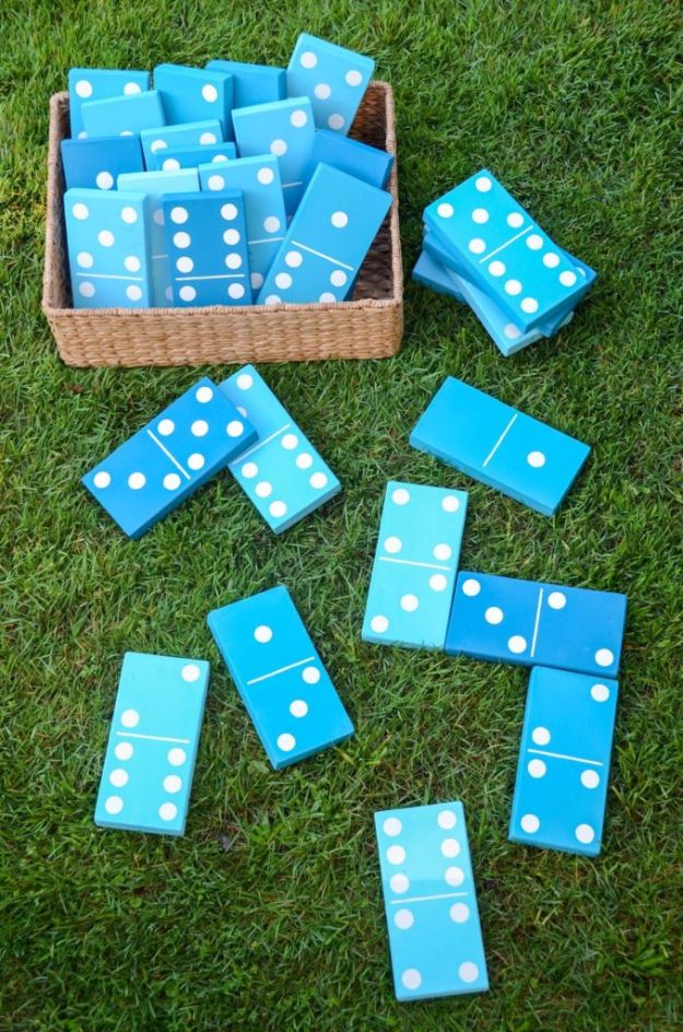 Best DIY Backyard Games - Lawn Dominoes - Cool DIY Yard Game Ideas for Adults, Teens and Kids - Easy Tutorials for Cornhole, Washers, Jenga, Tic Tac Toe and Horseshoes - Cool Projects for Outdoor Parties and Summer Family Fun Outside #diy #backyard #kids #games