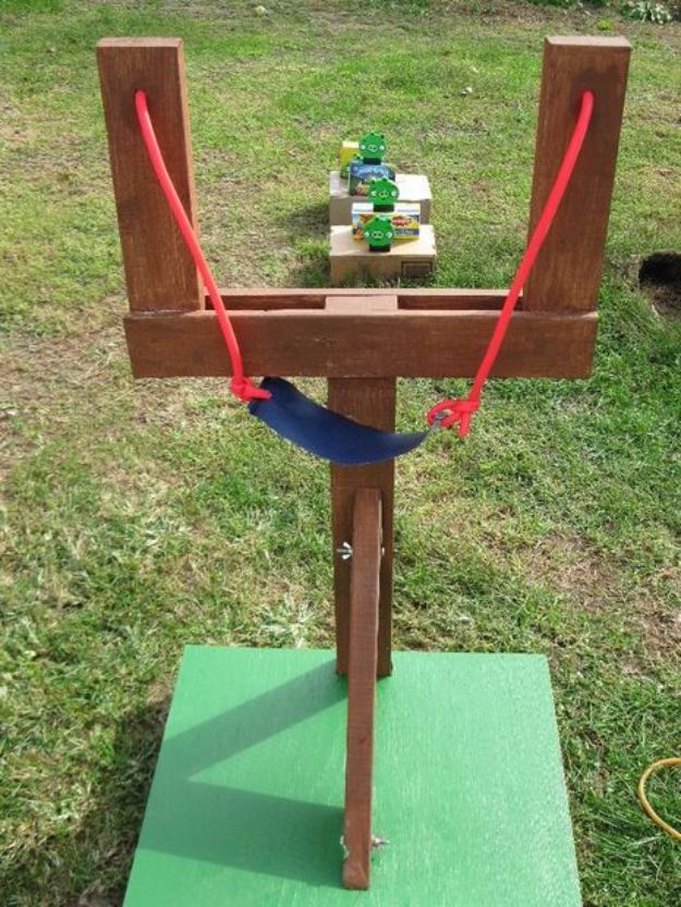 Best DIY Backyard Games - Life Sized Angry Birds Game - Cool DIY Yard Game Ideas for Adults, Teens and Kids - Easy Tutorials for Cornhole, Washers, Jenga, Tic Tac Toe and Horseshoes - Cool Projects for Outdoor Parties and Summer Family Fun Outside #diy #backyard #kids #games