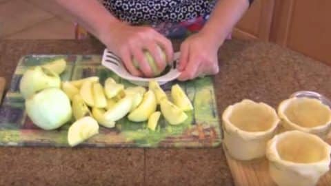 Crafty Woman Puts Pie Crust In A Mason Jar But What She Adds Next Creates This Yummy Treat (Watch!) | DIY Joy Projects and Crafts Ideas