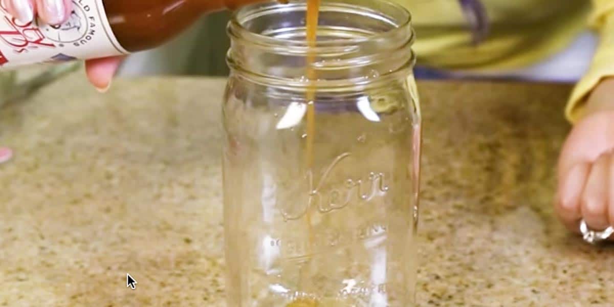 She Adds This Secret Ingredient To A Mason Jar But Watch What She Adds Next. Brilliant! | DIY Joy Projects and Crafts Ideas