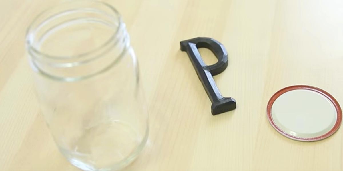 She Cleverly Glues Her Initial To The Lid Of A Mason Jar And Watch She Does Next Is So Cool! | DIY Joy Projects and Crafts Ideas