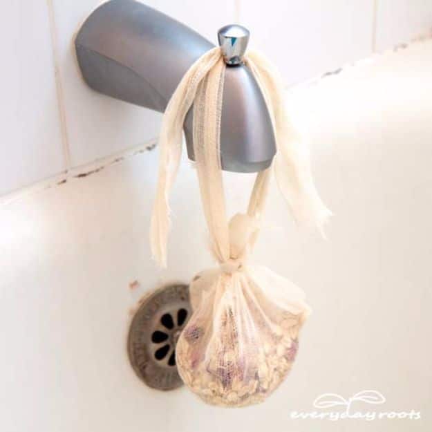 DIY Ideas with Dried Herbs - Oatmeal and Herb Bath Bags - Creative Home Decor With Easy Step by Step Tutorials for Making Herb Crafts, Projects and Recipes - Cool DIY Gift Ideas and Cheap Homemade Gifts - DIY Projects and Crafts by DIY JOY #diy #herbs #gifts