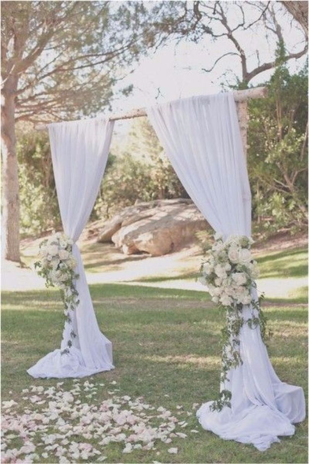 DIY Outdoors Wedding Ideas - Ranch Wedding - Step by Step Tutorials and Projects Ideas for Summer Brides - Lighting, Mason Jar Centerpieces, Table Decor, Party Favors, Guestbook Ideas, Signs, Flowers, Banners, Tablecloth #wedding #diy