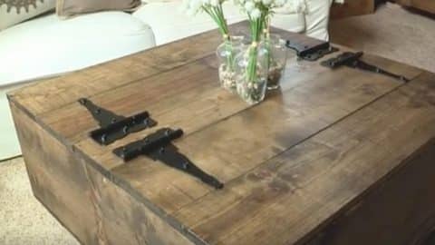 After Looking Everywhere For A Rustic Coffee Table With Storage, She Decided To Make This One (Watch!) | DIY Joy Projects and Crafts Ideas