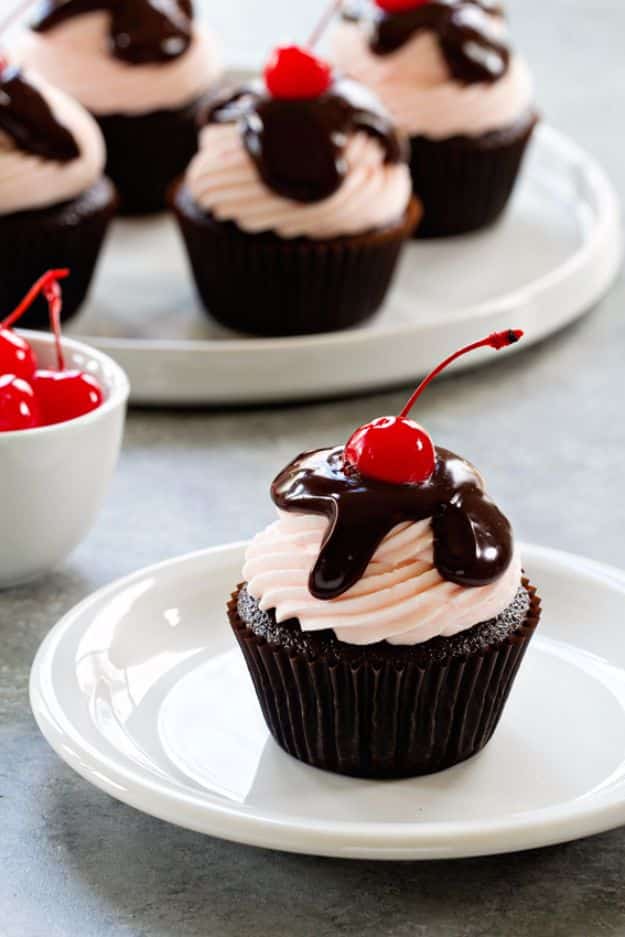 Best Coca Cola Recipes - Coca Cola Cupcakes - Make Awesome Coke Chicken, Coca Cola Cake, Meatballs, Sodas, Drinks, Sweets, Dinners, Meat, Slow Cooker and Recipe Ideas #cocacola #recipes #desserts