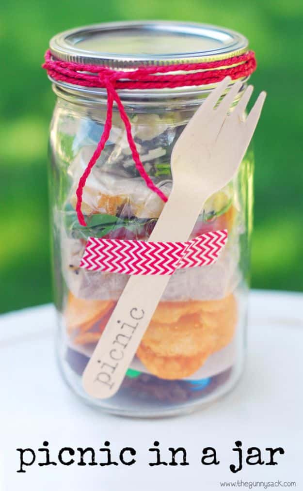 DIY Picnic Ideas - Picnic In A Jar - Cool Recipes and Tips for Picnics and Meals Outdoors - Recipes, Easy Sandwich Wraps, Blankets, Baskets and Carriers to Make for Fun Family Outings and Romantic Date Ideas - Mason Jar Drinks, Snack Holders, Utensil Caddy and Picnic Hacks 