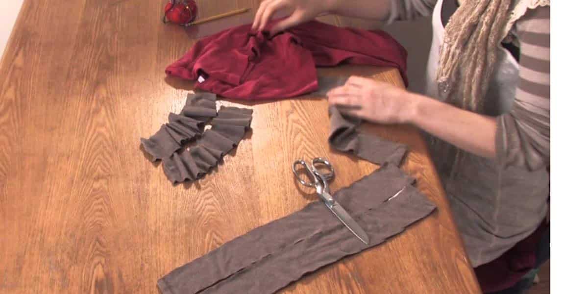 Watch How She Cleverly Repurposes Two T-Shirts Into One! | DIY Joy Projects and Crafts Ideas