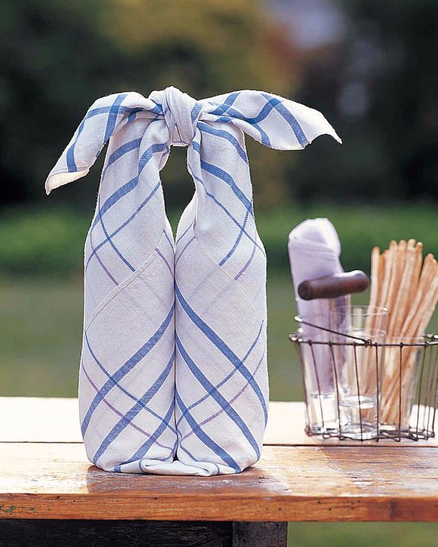 DIY Picnic Ideas - Tablecloth Bottle Wrap - Cool Recipes and Tips for Picnics and Meals Outdoors - Recipes, Easy Sandwich Wraps, Blankets, Baskets and Carriers to Make for Fun Family Outings and Romantic Date Ideas - Mason Jar Drinks, Snack Holders, Utensil Caddy and Picnic Hacks 