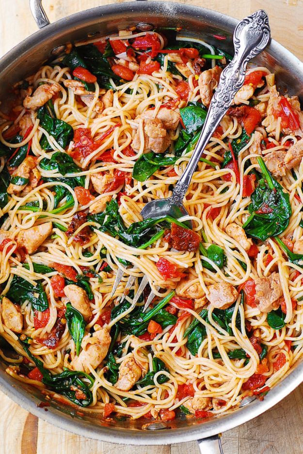 Best Spinach Recipes - Tomato Spinach Chicken Spaghetti - Easy, Healthy Lowfat Recipe Ideas for Dinner, Salads, Lunches, Sides, Smoothies and Even Dessert - Qucik and Creative Ideas for Vegetables - Cheesy, Creamed, Country Style Favorites for Family and For Kids #recipes #vegetablerecipes #spinach